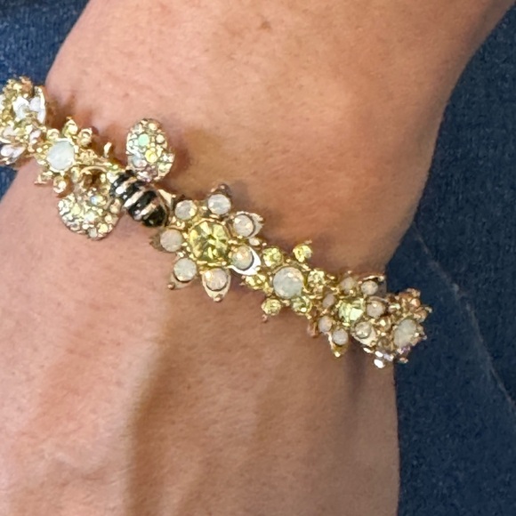 Betsey Johnson Gold and Pink Bee Jewelry Set. Bracelet and earrings. - Picture 11 of 12